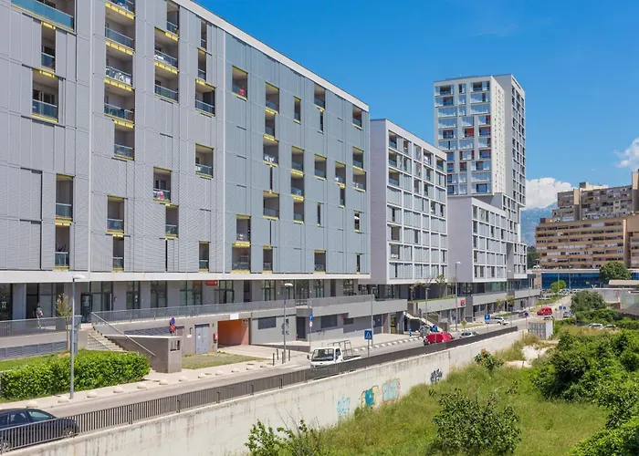 Apartments With Wifi Split - 22132
